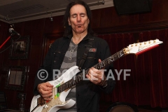steve-vai_guitaretv_5277