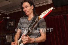 steve-vai_guitaretv_5347