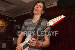 steve-vai_guitaretv_5360