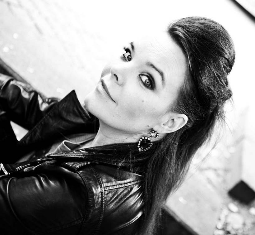 Anette Olzon sort son premier album solo Shine le 28 février 2014 via earMusic/Verycords